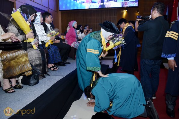 LIPUTAN WISUDA UNPAD GEL IV TA 2022 2023 SESI II (91)