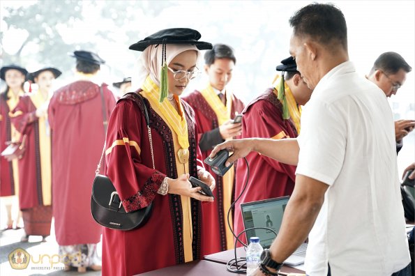 WISUDA UNPAD GEL IV TA 2023-2024 (13)