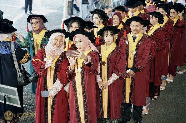 WISUDA UNPAD GEL IV TA 2023-2024 (18)