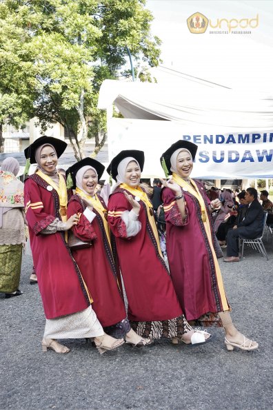 WISUDA UNPAD GEL IV TA 2023-2024 (8)