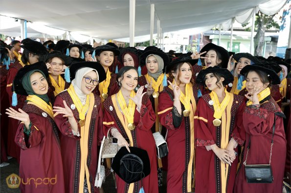 WISUDA UNPAD GEL III TA 2023-2024 (13)