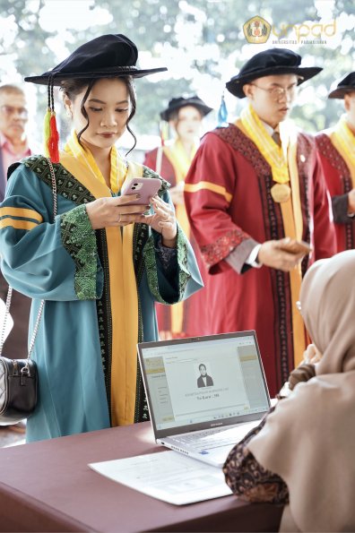 WISUDA UNPAD GEL III TA 2023-2024 (4)