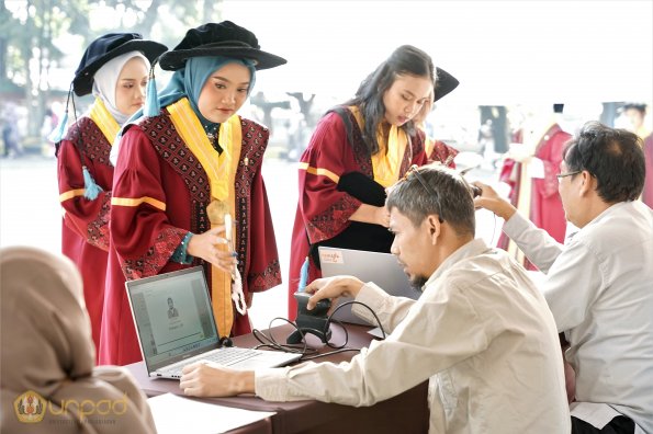 WISUDA UNPAD GEL III TA 2023-2024 (7)