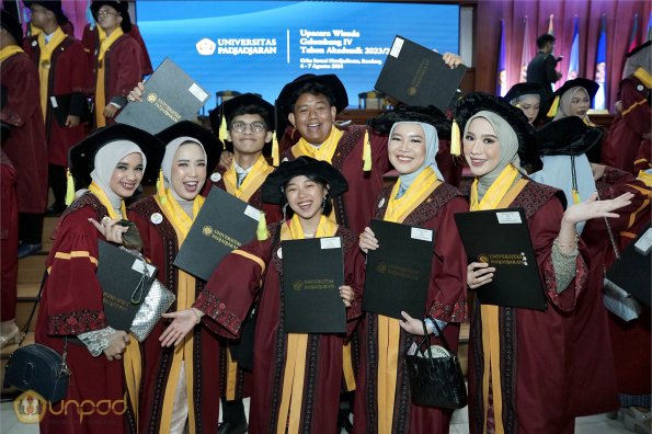 WISUDA UNPAD GEL III TA 2023-2024 (82)