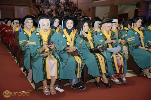 WISUDA UNPAD GEL III TA 2023-2024 (12)