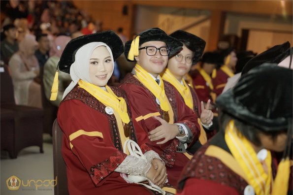 WISUDA UNPAD GEL III TA 2023-2024 (24)