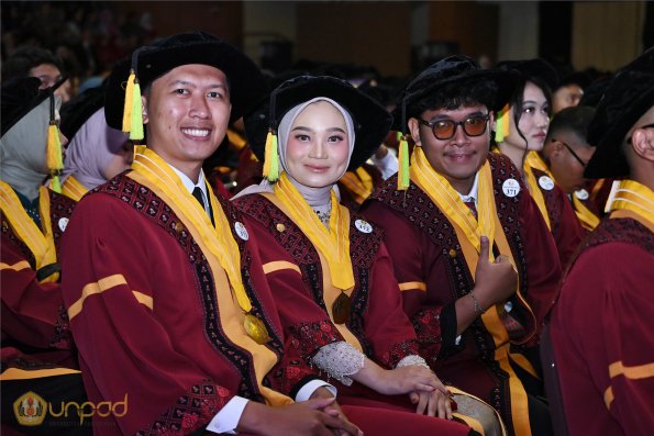 WISUDA UNPAD GEL III TA 2024-2025 (21)