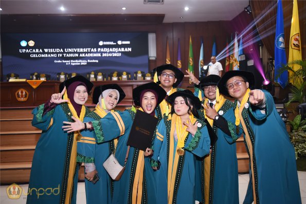 WISUDA UNPAD GEL III TA 2024-2025 (75)