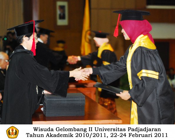 wisuda-fakultas-hukum-s1-dan-s2_036