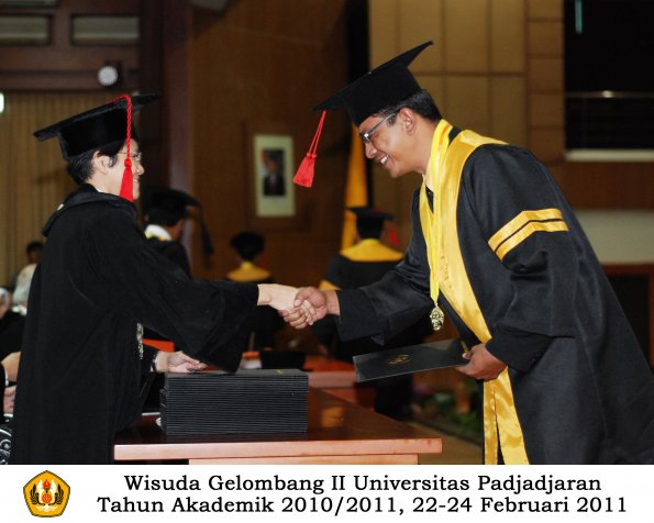 wisuda-fakultas-hukum-s1-dan-s2_043