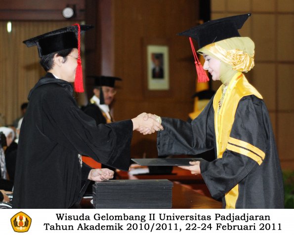 wisuda-fakultas-hukum-s1-dan-s2_048