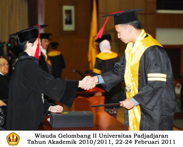 wisuda-fakultas-hukum-s1-dan-s2_051