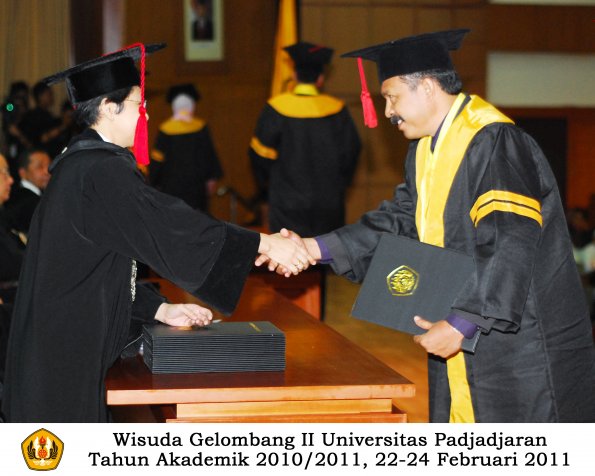 wisuda-fakultas-hukum-s1-dan-s2_052