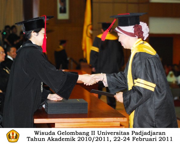 wisuda-fakultas-hukum-s1-dan-s2_053