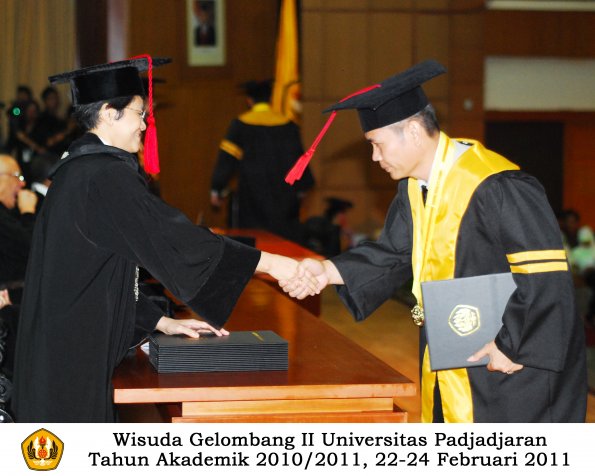 wisuda-fakultas-hukum-s1-dan-s2_057