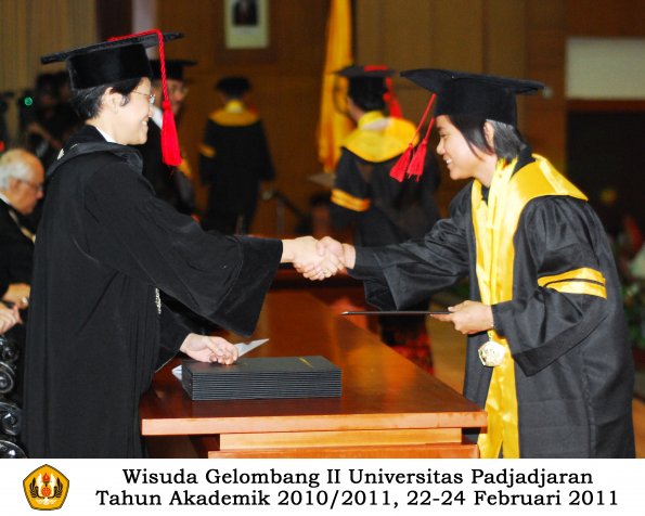 wisuda-fakultas-hukum-s1-dan-s2_060