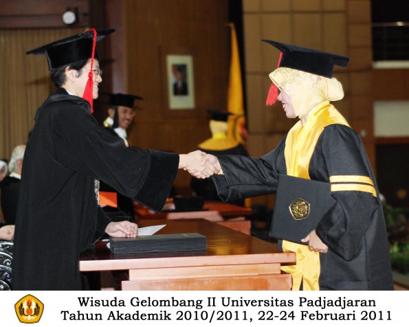 wisuda-fakultas-hukum-s1-dan-s2_063