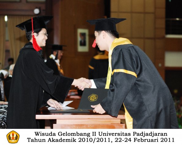 wisuda-fakultas-hukum-s1-dan-s2_071