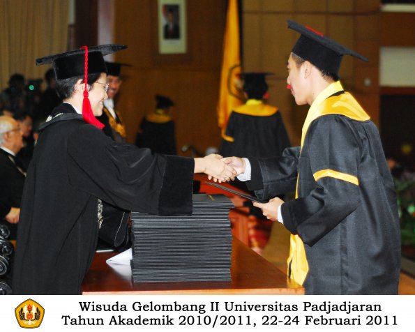 wisuda-fakultas-hukum-s1-dan-s2_075