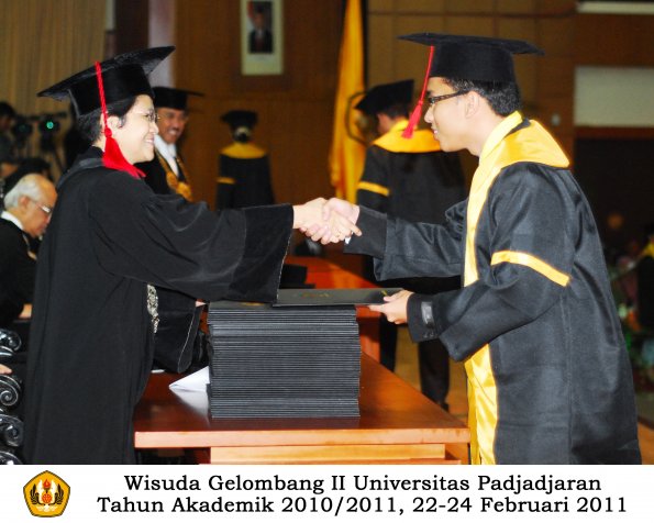 wisuda-fakultas-hukum-s1-dan-s2_081