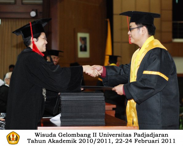 wisuda-fakultas-hukum-s1-dan-s2_082