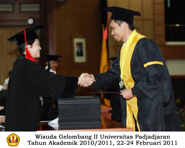 wisuda-fakultas-hukum-s1-dan-s2_083