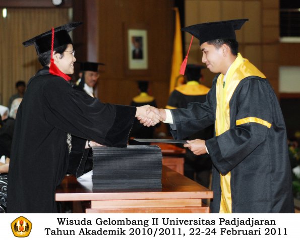 wisuda-fakultas-hukum-s1-dan-s2_091