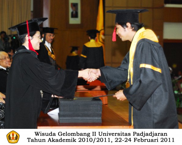 wisuda-fakultas-hukum-s1-dan-s2_095