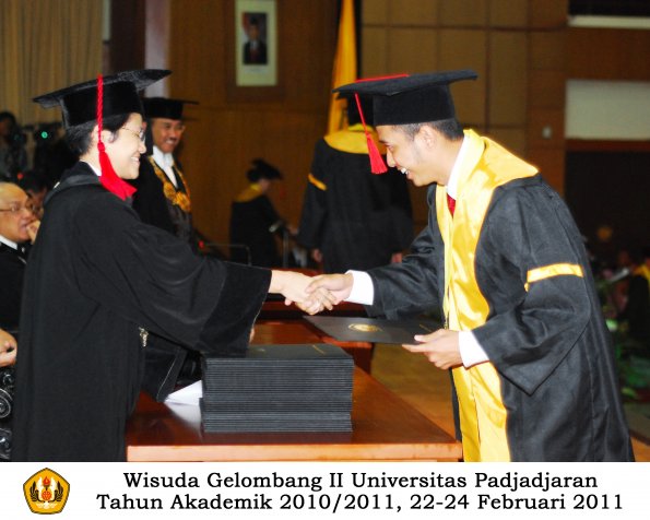 wisuda-fakultas-hukum-s1-dan-s2_096