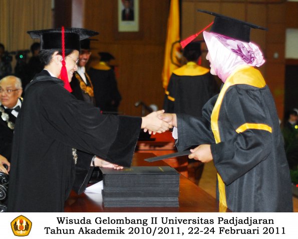 wisuda-fakultas-hukum-s1-dan-s2_100