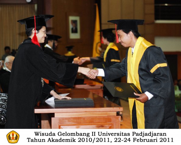 wisuda-fakultas-hukum-s1-dan-s2_122