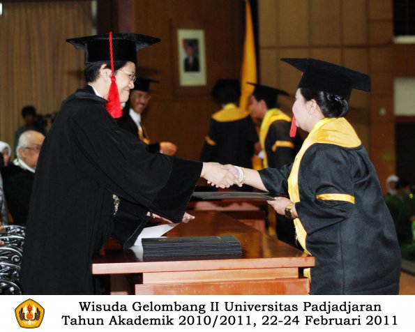 wisuda-fakultas-hukum-s1-dan-s2_123