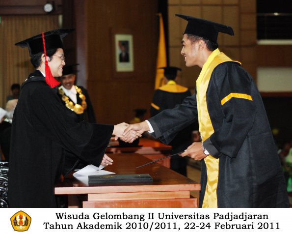 wisuda-fakultas-hukum-s1-dan-s2_128