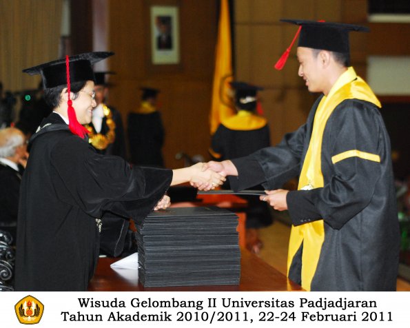 wisuda-fakultas-hukum-s1-dan-s2_136