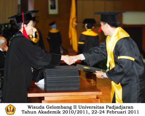 wisuda-fakultas-hukum-s1-dan-s2_141