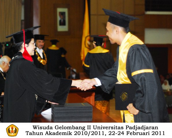 wisuda-fakultas-hukum-s1-dan-s2_160