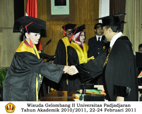 wisuda-fakultas-hukum-s1-dan-s2-oleh-rektor_003