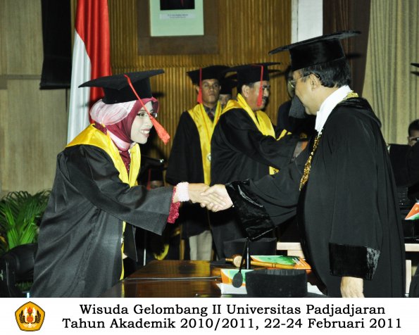 wisuda-fakultas-hukum-s1-dan-s2-oleh-rektor_004