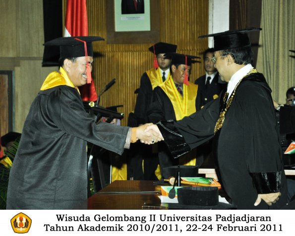 wisuda-fakultas-hukum-s1-dan-s2-oleh-rektor_005