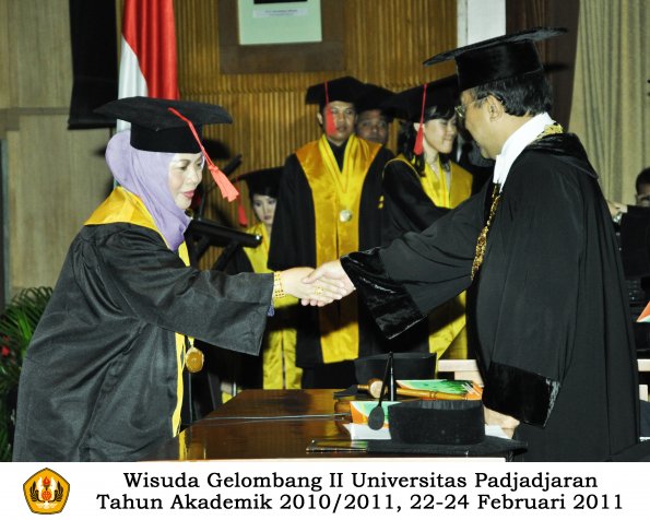 wisuda-fakultas-hukum-s1-dan-s2-oleh-rektor_009