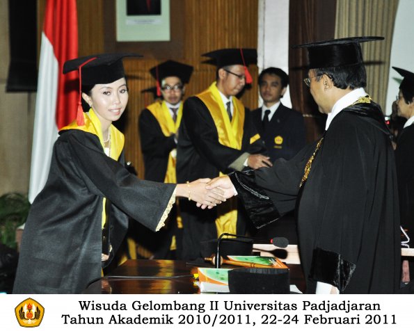 wisuda-fakultas-hukum-s1-dan-s2-oleh-rektor_108