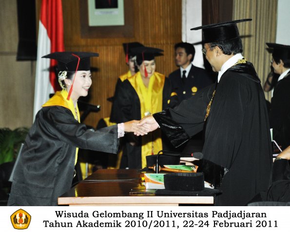 wisuda-fakultas-hukum-s1-dan-s2-oleh-rektor_117