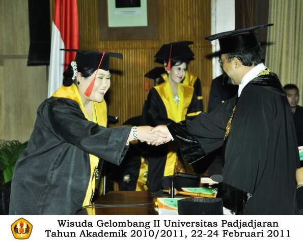 wisuda-fakultas-hukum-s1-dan-s2-oleh-rektor_118