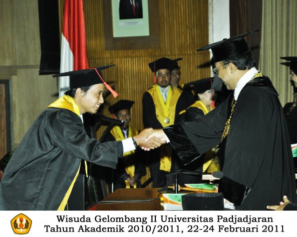 wisuda-fakultas-hukum-s1-dan-s2-oleh-rektor_121