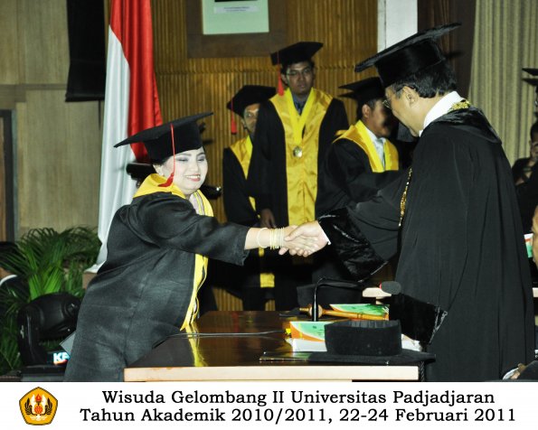 wisuda-fakultas-hukum-s1-dan-s2-oleh-rektor_122