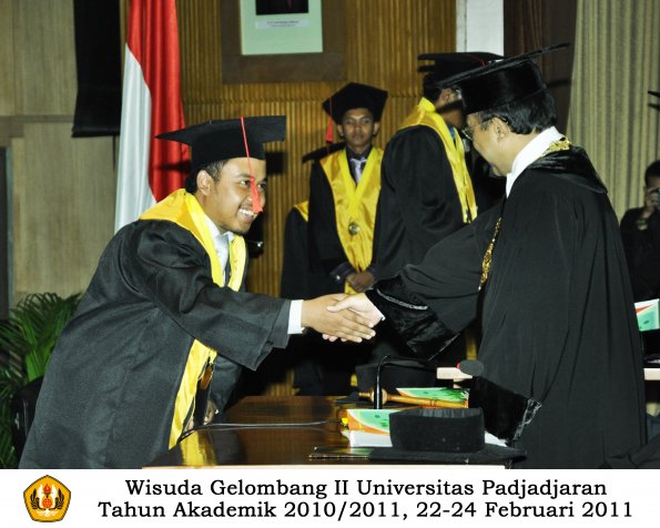 wisuda-fakultas-hukum-s1-dan-s2-oleh-rektor_123