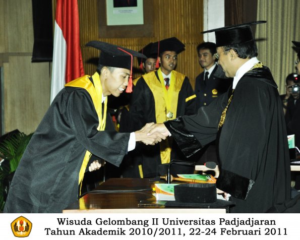 wisuda-fakultas-hukum-s1-dan-s2-oleh-rektor_126