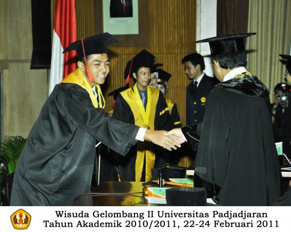 wisuda-fakultas-hukum-s1-dan-s2-oleh-rektor_127