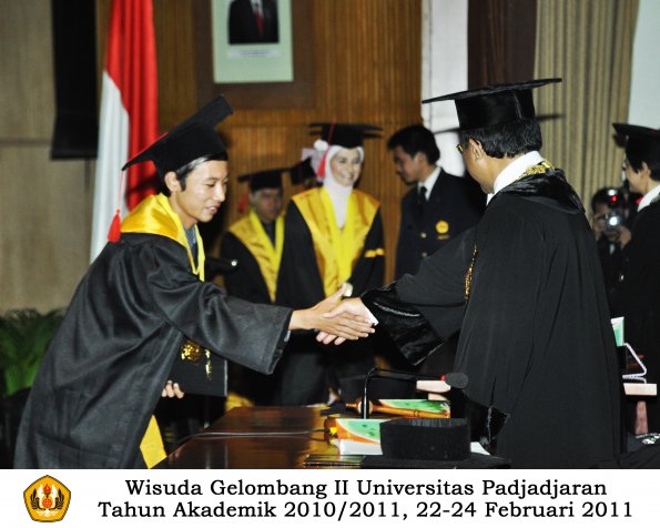 wisuda-fakultas-hukum-s1-dan-s2-oleh-rektor_128