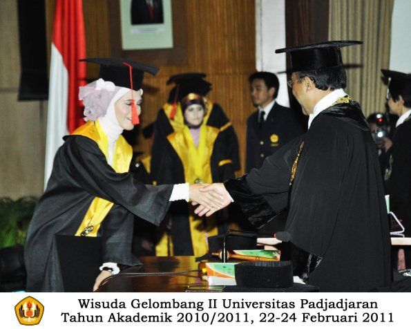 wisuda-fakultas-hukum-s1-dan-s2-oleh-rektor_129